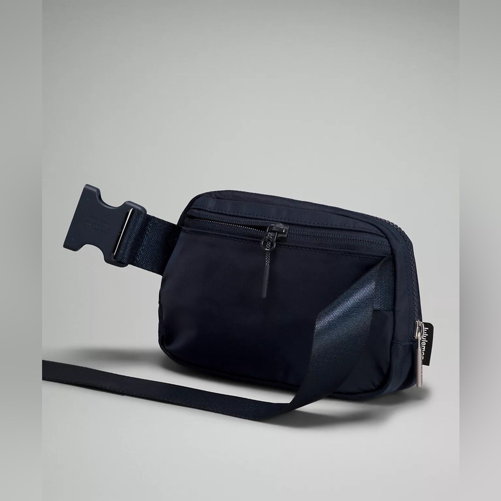 NWOT lululemon Everywhere Belt Bag 1L Unisex - Picture 5 of 10